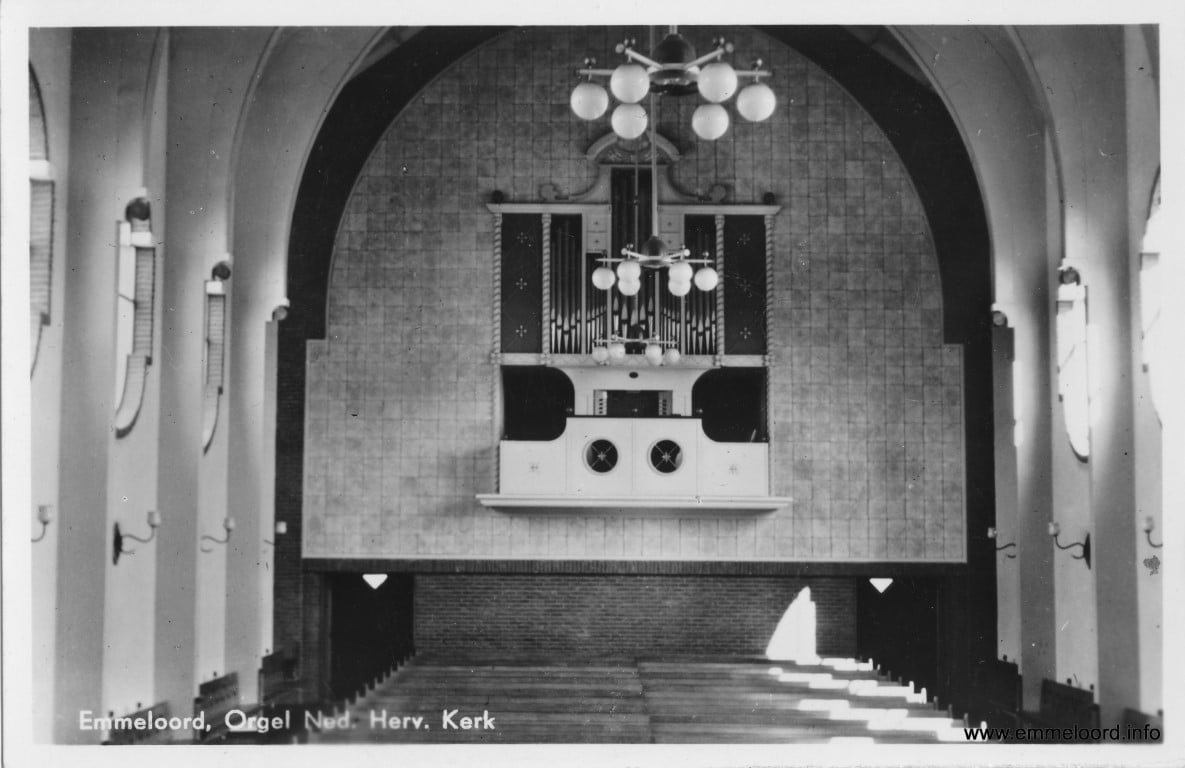 Kerk-Hoeksteen6.jpg Kerk-Hoeksteen6.jpg
